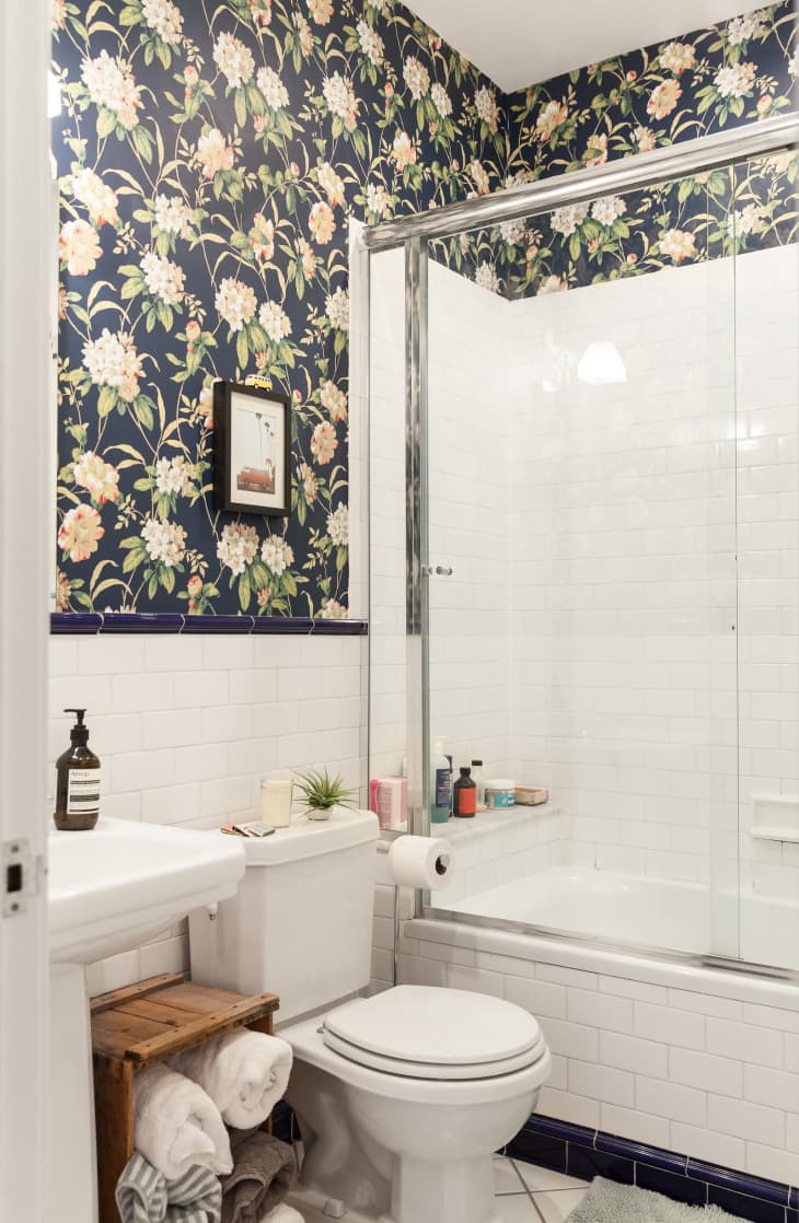 BuiltIn Versus Freestanding Bathtubs Pros and Cons Apartment Therapy